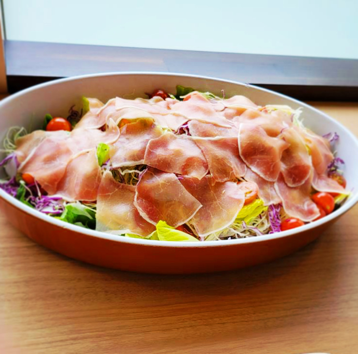 立食生ハムサラダ